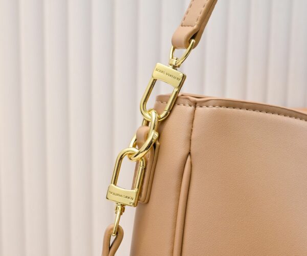 Chic Charm LV Handbag 119563