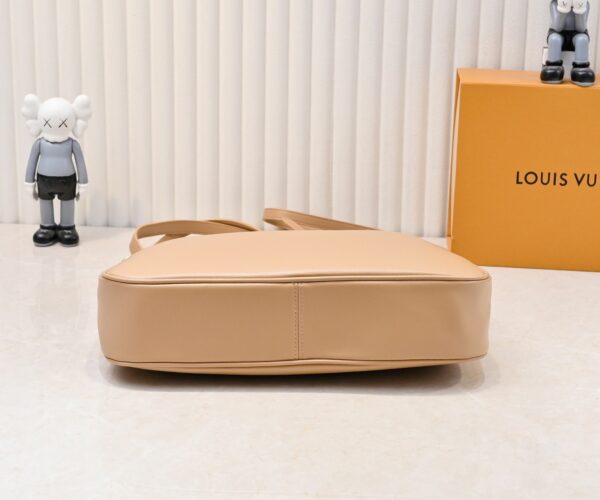Chic Charm LV Handbag 119563