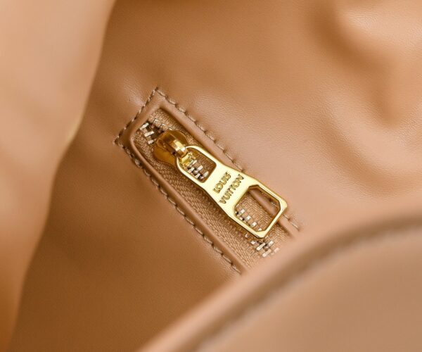 Chic Charm LV Handbag 119563