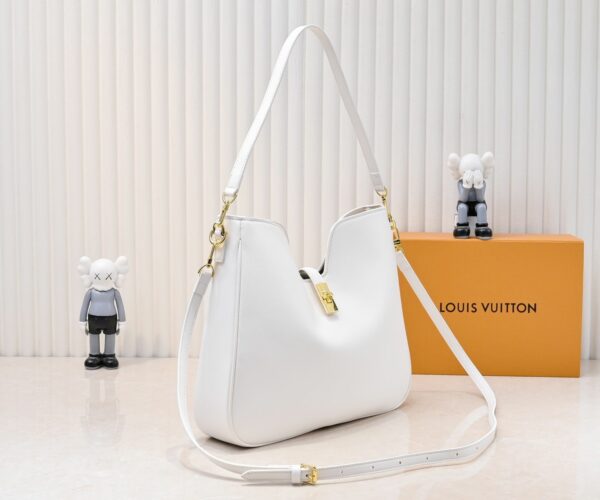 Chic Charm LV Handbag 119563