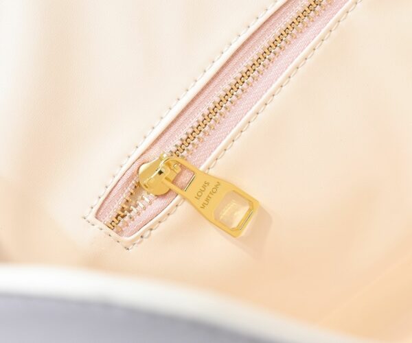 Chic Charm LV Handbag 119563