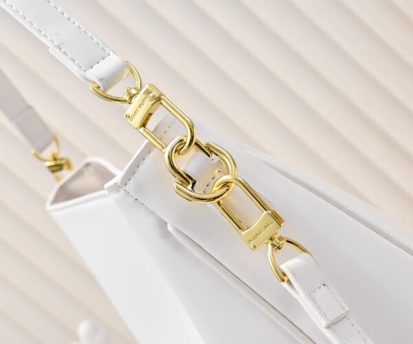 Chic Charm LV Handbag 119563