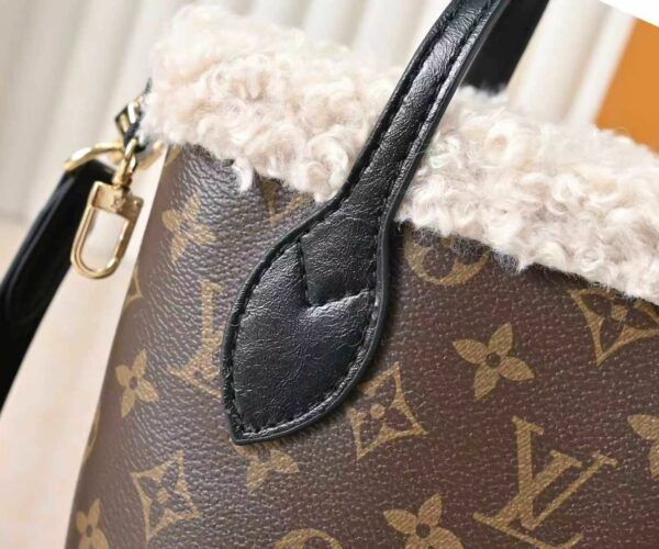 Chic Charm LV Handbag M26315-M12099