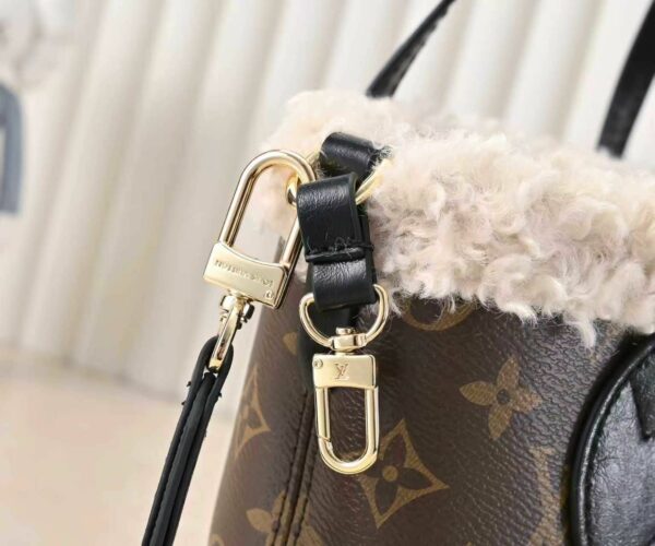 Chic Charm LV Handbag M26315-M12099