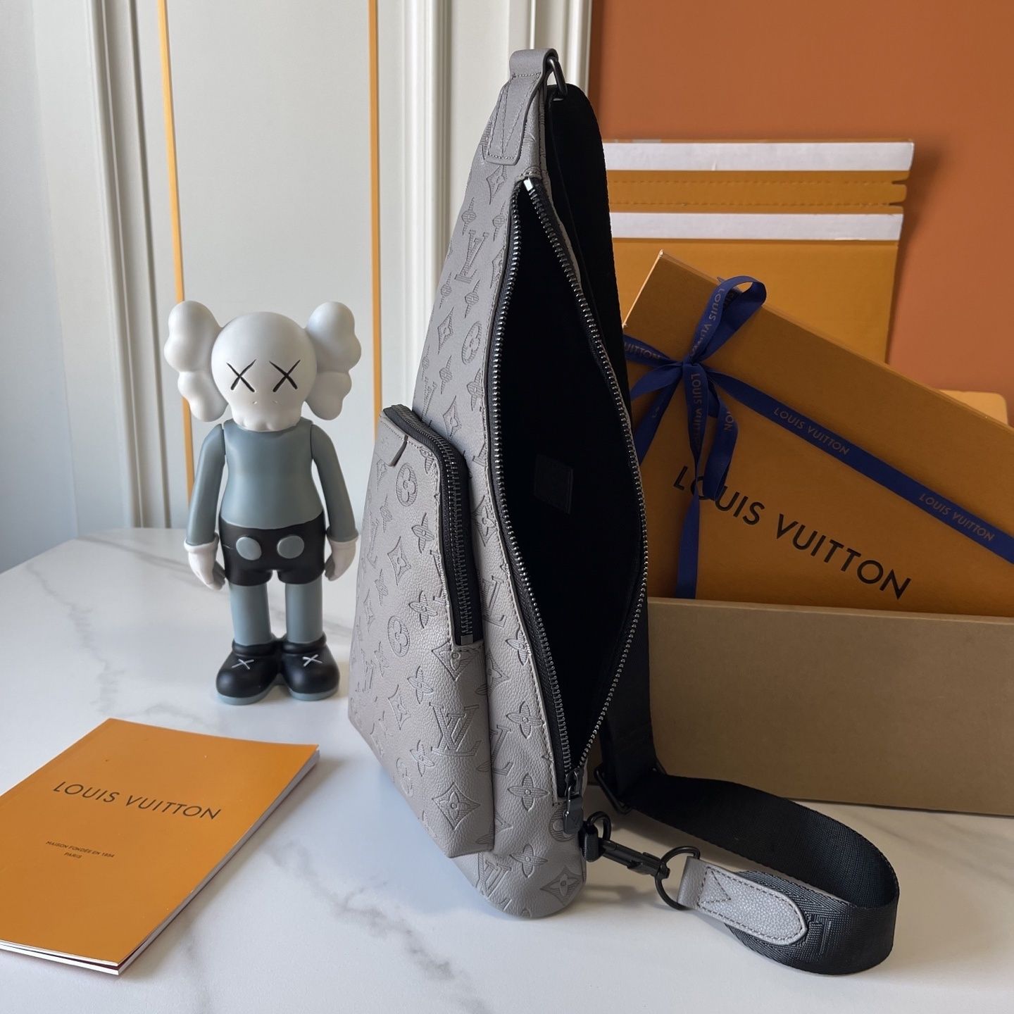 Luxury LV Handbag M26730-M30936 Luxury LV Handbag M26730-M30936