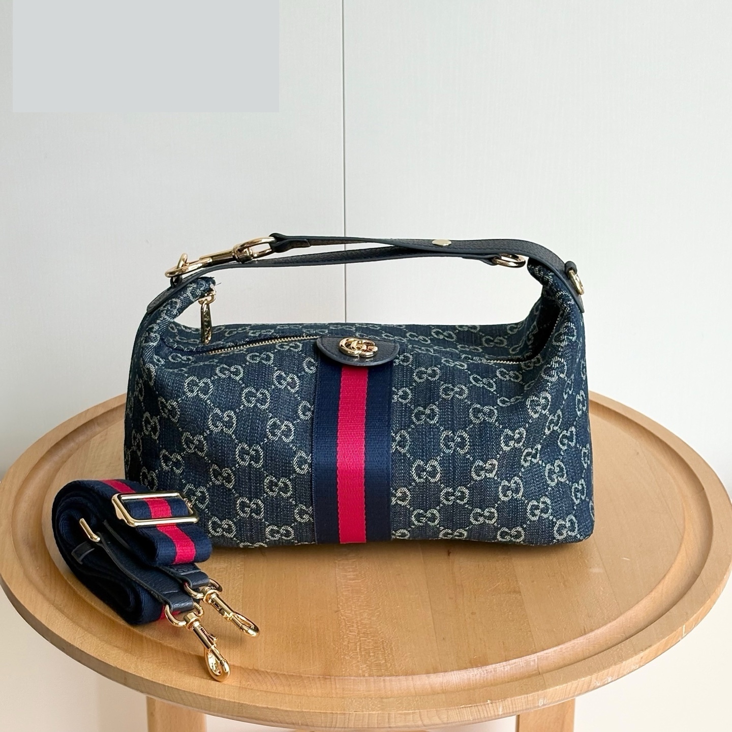 Luxury Gucci Handbag 853972 Luxury Gucci Handbag 853972