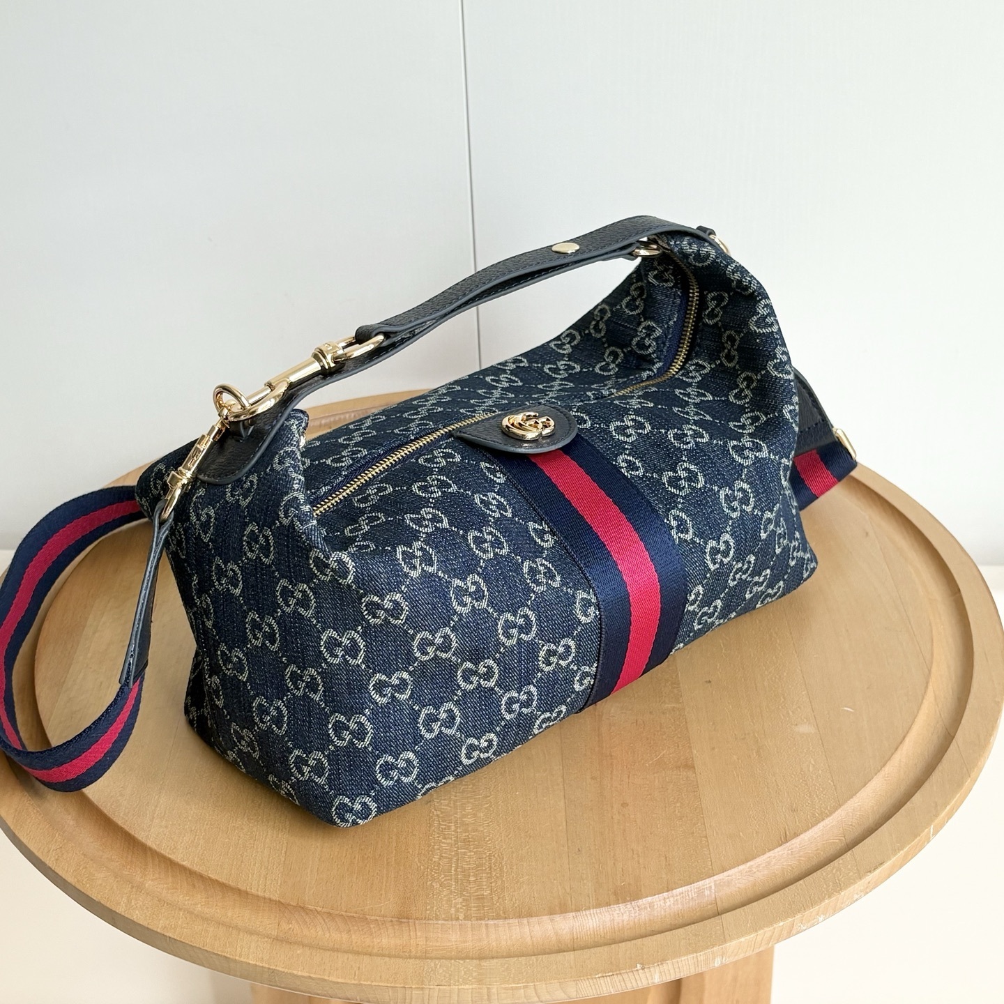 Luxury Gucci Handbag 853972 Luxury Gucci Handbag 853972