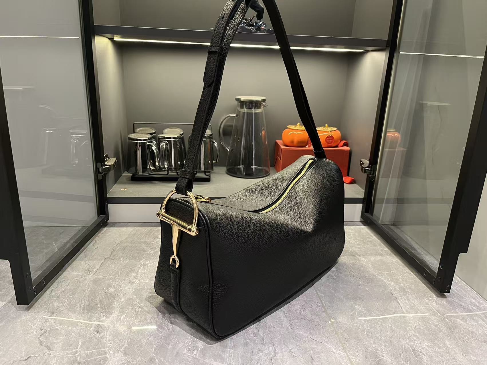 Luxury Gucci Handbag 862530 Luxury Gucci Handbag 862530