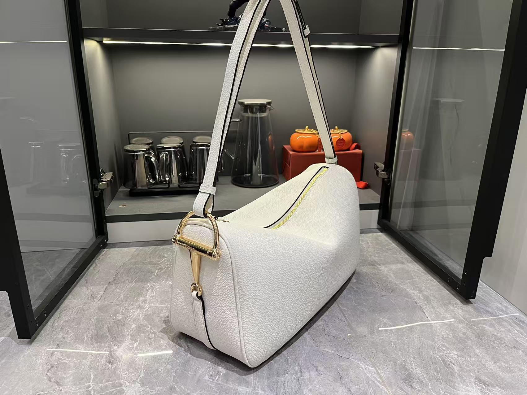 Luxury Gucci Handbag 862530 Luxury Gucci Handbag 862530