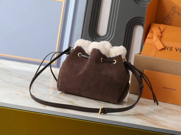 Chic Charm LV Handbag M11839-M57201