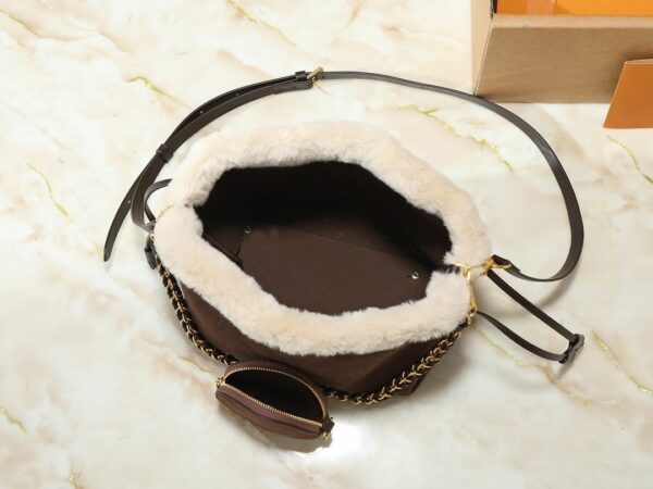 Chic Charm LV Handbag M11839-M57201