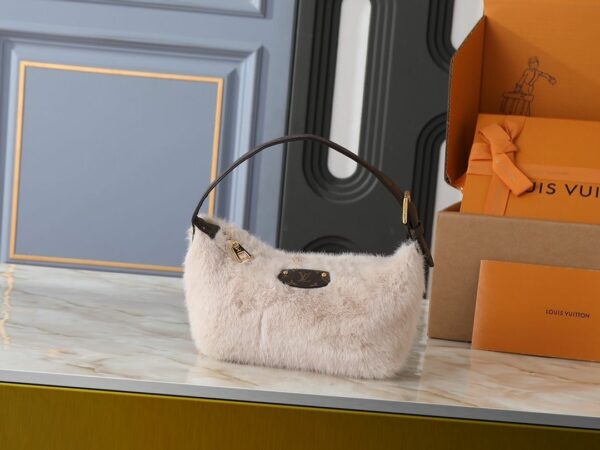 Chic Charm LV Handbag M15031-M82949