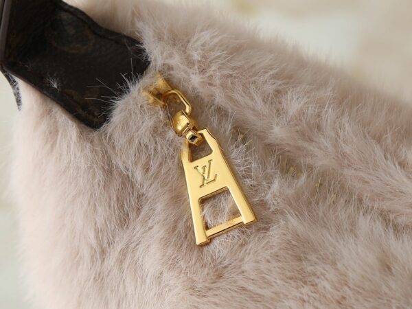 Chic Charm LV Handbag M15031-M82949