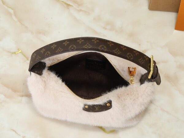Chic Charm LV Handbag M15031-M82949