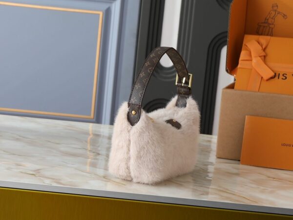 Chic Charm LV Handbag M15031-M82949