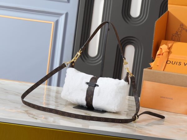 Chic Charm LV Handbag M26245-M26191 Chic Charm LV Handbag M26245-M26191