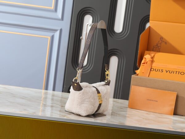 Chic Charm LV Handbag M26245-M26191 Chic Charm LV Handbag M26245-M26191