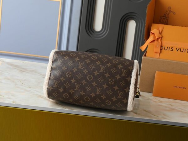 Chic Charm LV Handbag M26326-M40391 Chic Charm LV Handbag M26326-M40391