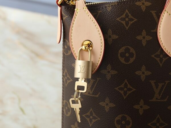 Chic Charm LV Handbag M26494