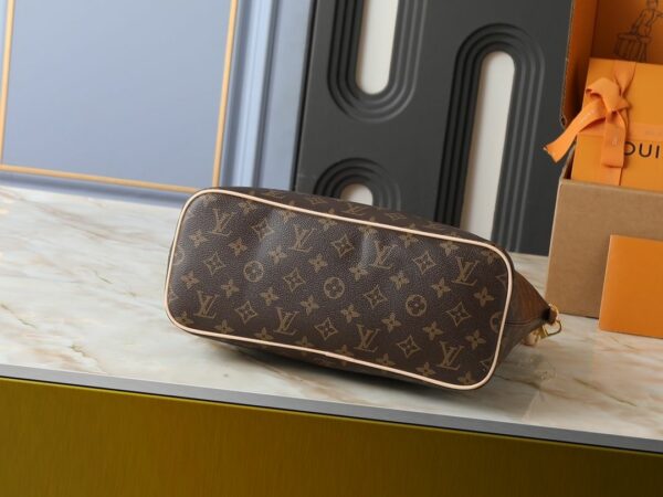 Chic Charm LV Handbag M26494
