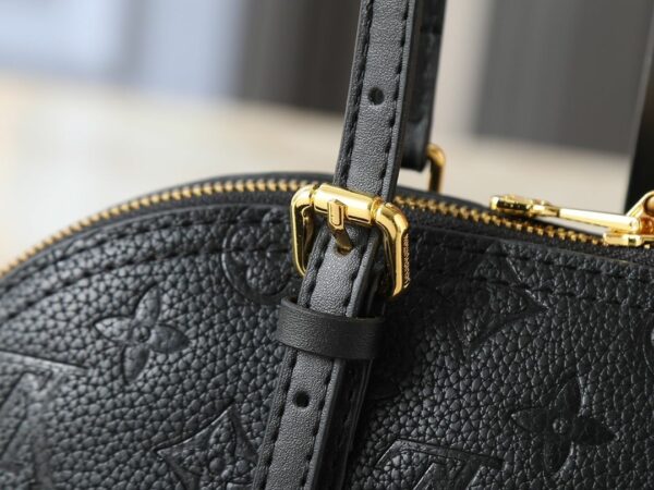 Chic Charm LV Handbag M13086