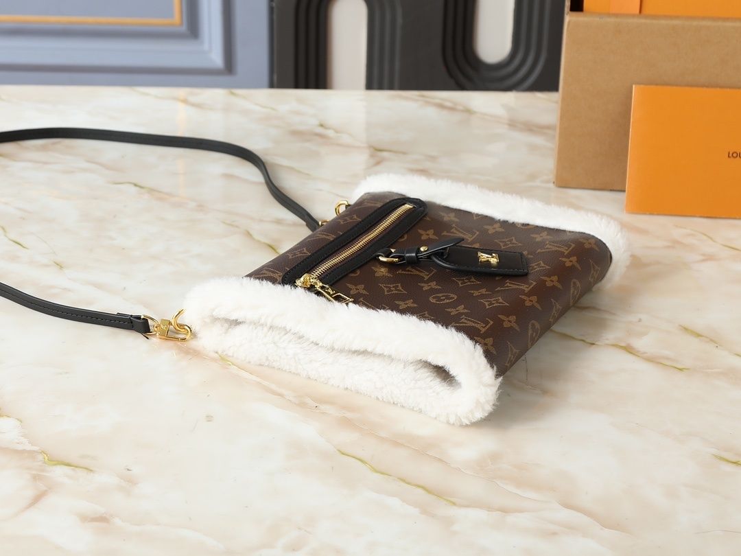 Luxury LV Handbag M26853 Luxury LV Handbag M26853