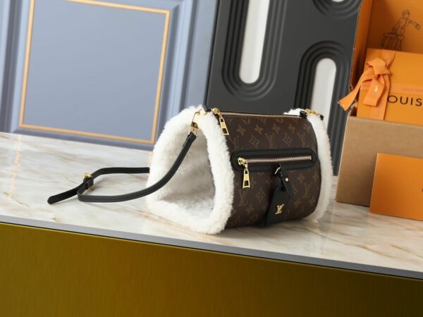 Chic Charm LV Handbag M26853