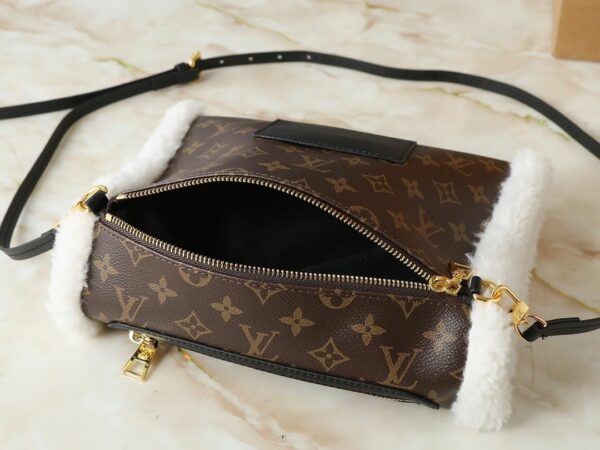 Chic Charm LV Handbag M26853