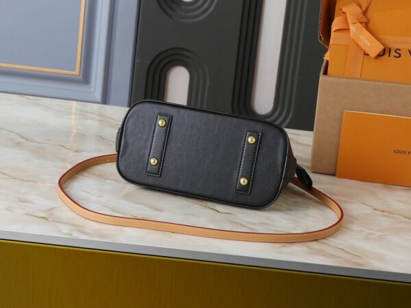 Chic Charm LV Handbag M46921-M53152 Chic Charm LV Handbag M46921-M53152