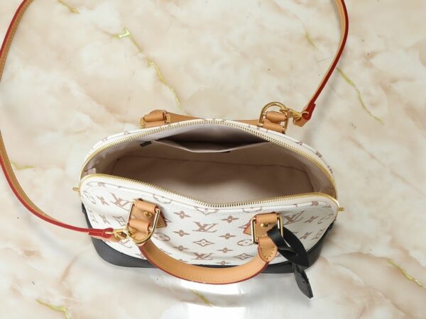 Chic Charm LV Handbag M46921-M53152 Chic Charm LV Handbag M46921-M53152