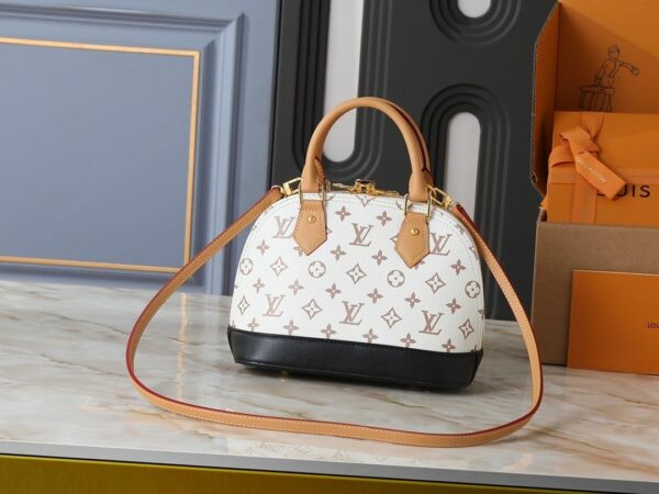 Chic Charm LV Handbag M46921-M53152 Chic Charm LV Handbag M46921-M53152
