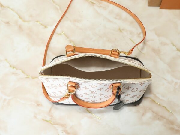 Chic Charm LV Handbag M46921-M53152 Chic Charm LV Handbag M46921-M53152