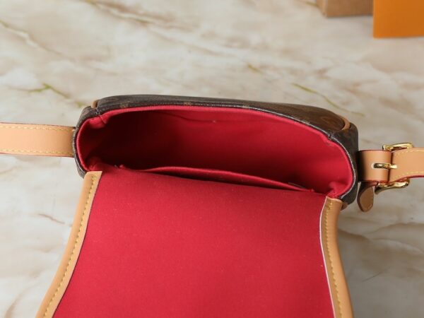Chic Charm LV Handbag M44860