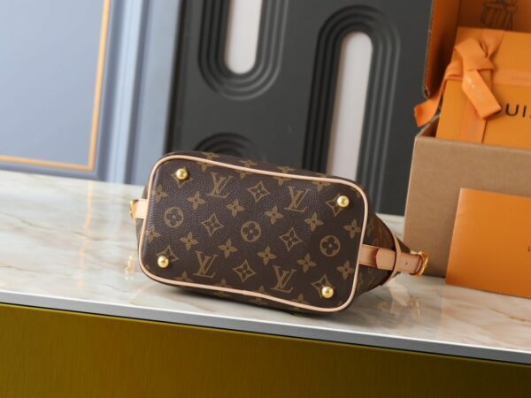Chic Charm LV Handbag M27900