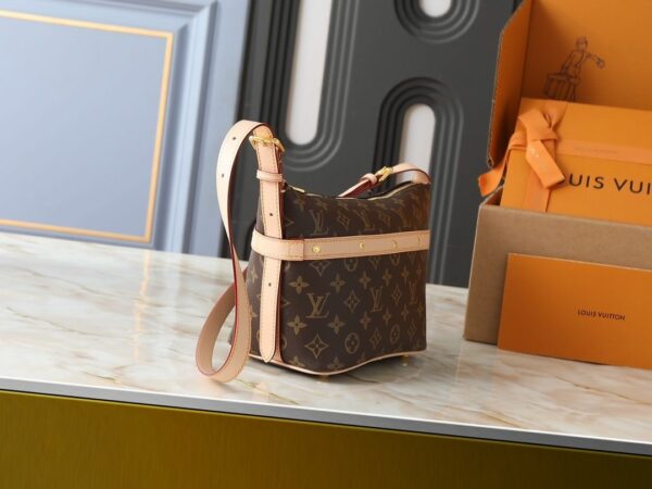 Chic Charm LV Handbag M27900