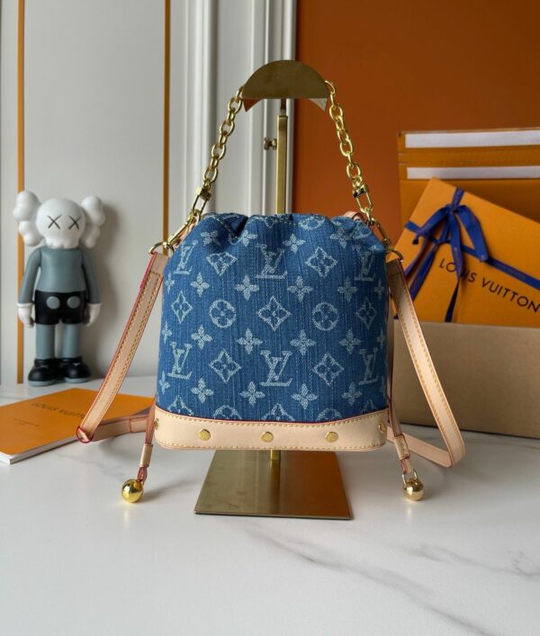 Chic Charm LV Handbag M83043