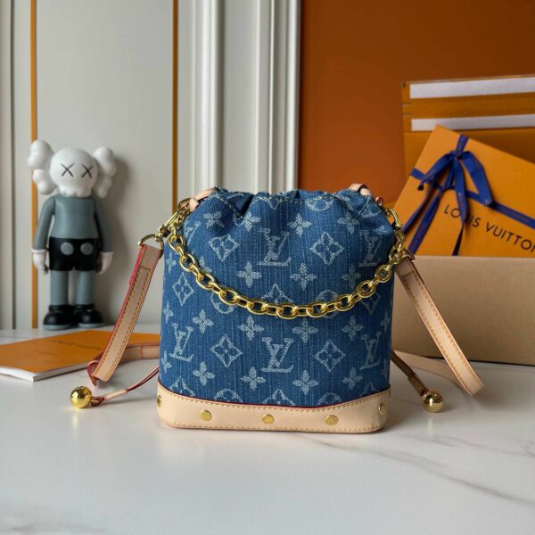 Chic Charm LV Handbag M83043