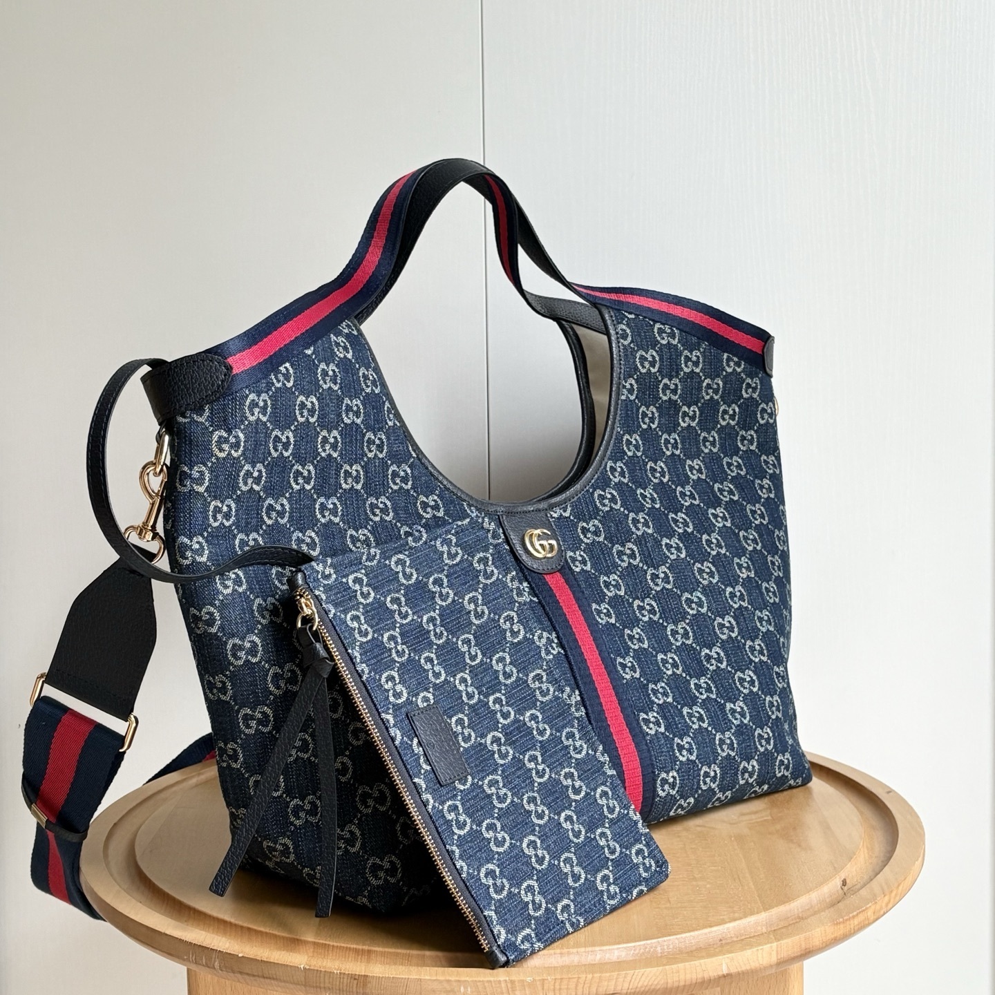 Luxury Gucci Handbag 853971.2 Luxury Gucci Handbag 853971.2