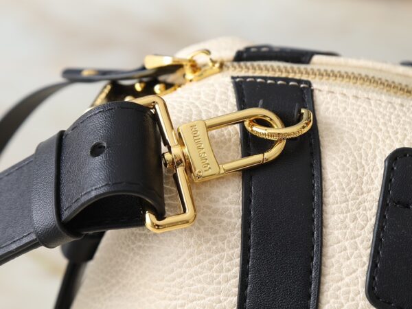 Chic Charm LV Handbag M14700-M26563-M14702-081 Chic Charm LV Handbag M14700-M26563-M14702-081