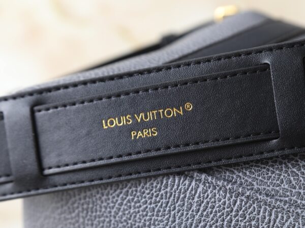 Chic Charm LV Handbag M14700-M26563-M14702-081 Chic Charm LV Handbag M14700-M26563-M14702-081