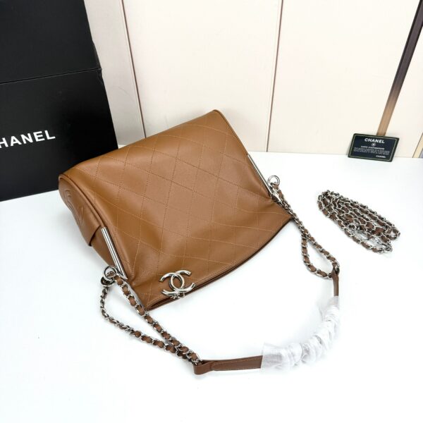Chic Charm CN Handbag 5838 Chic Charm CN Handbag 5838