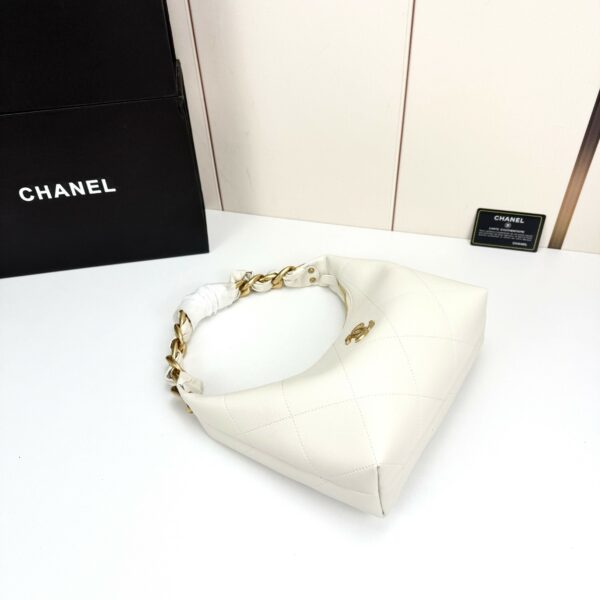 Chic Charm CN Handbag 5837