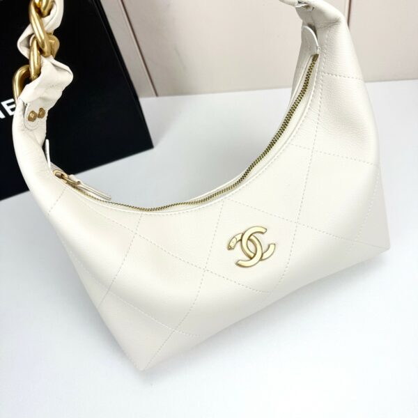 Chic Charm CN Handbag 5837