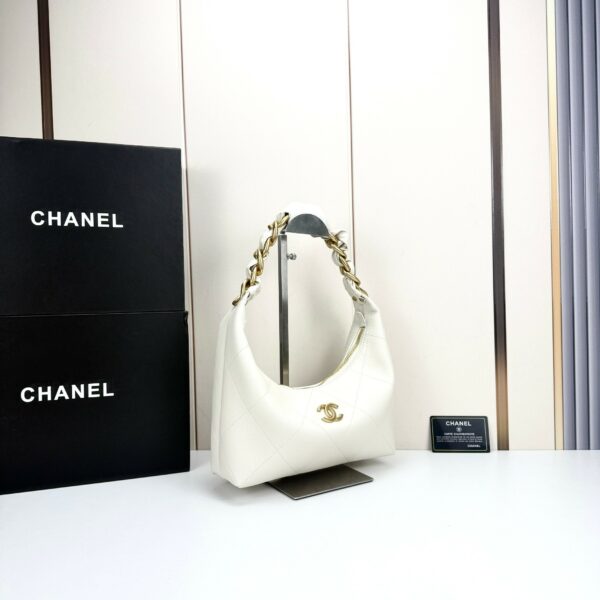 Chic Charm CN Handbag 5837