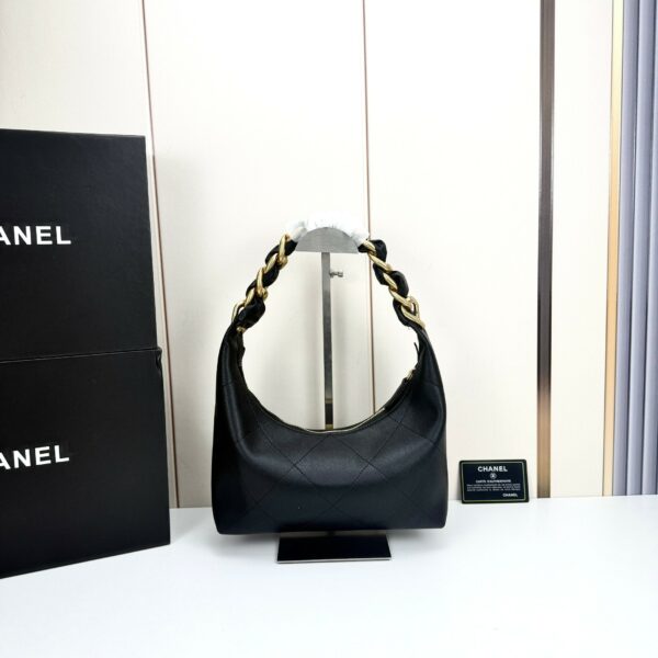 Chic Charm CN Handbag 5837