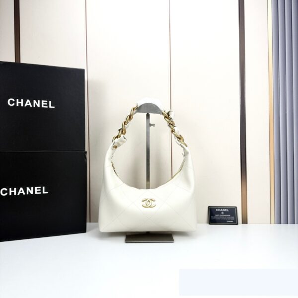 Chic Charm CN Handbag 5837