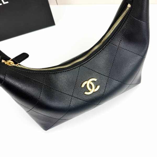 Chic Charm CN Handbag 5837