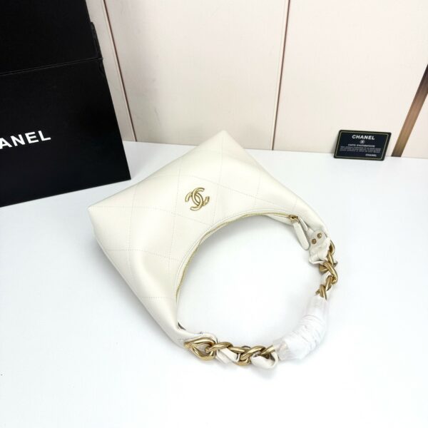 Chic Charm CN Handbag 5837