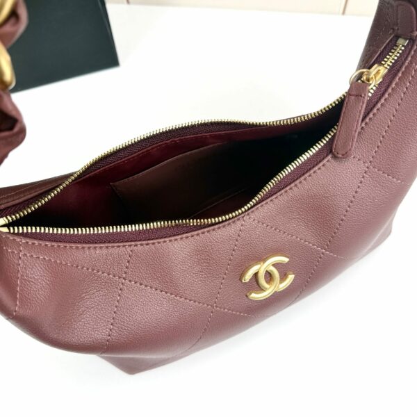 Chic Charm CN Handbag 5837