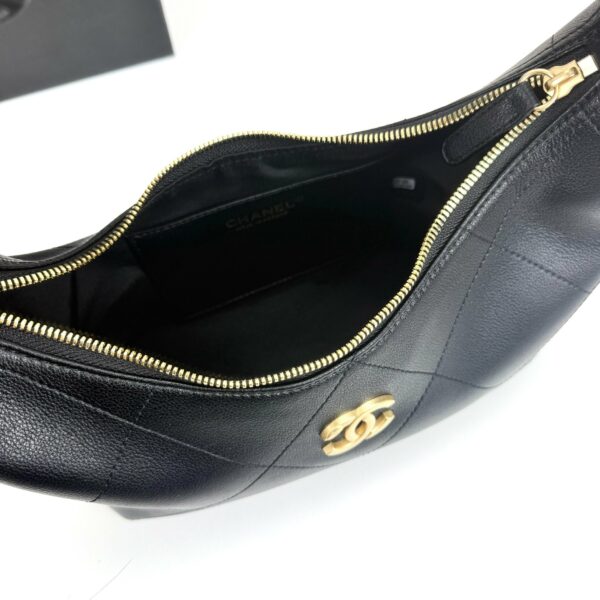 Chic Charm CN Handbag 5837